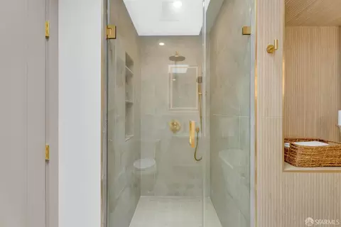 Bath - 1739 Quesada Ave, San Francisco, CA 94124 photo 3 of 7
