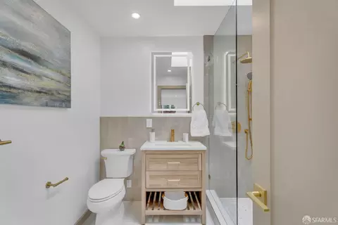 Bath - 1739 Quesada Ave, San Francisco, CA 94124 photo 5 of 7