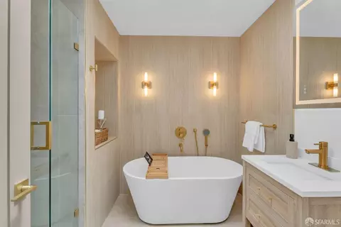 Bath - 1739 Quesada Ave, San Francisco, CA 94124 photo 2 of 7