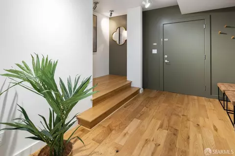 Entry Way - 887 Cayuga Ave, San Francisco, CA 94112 photo 5 of 7