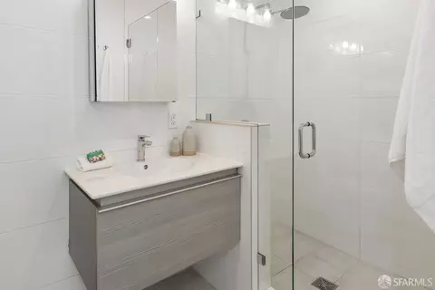Bath - 887 Cayuga Ave, San Francisco, CA 94112 photo 3 of 3