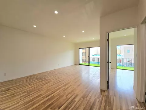 Living - 823 Webster St, Oakland, CA 94607 photo 2 of 6