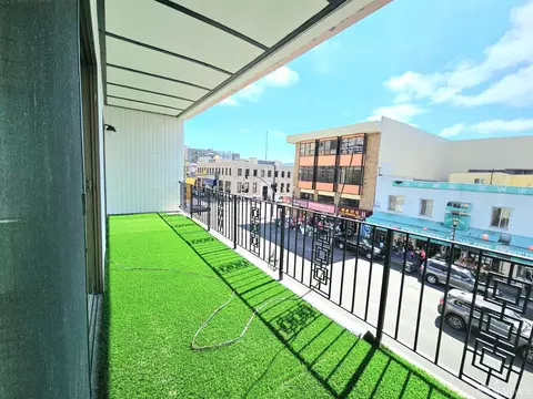 Exterior - 823 Webster St, Oakland, CA 94607 photo 3 of 6