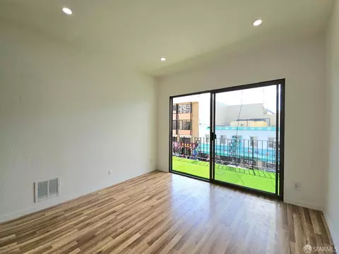 Living - 823 Webster St, Oakland, CA 94607 photo 3 of 6