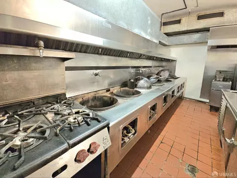 Kitchen - 823 Webster St, Oakland, CA 94607 photo 5 of 7