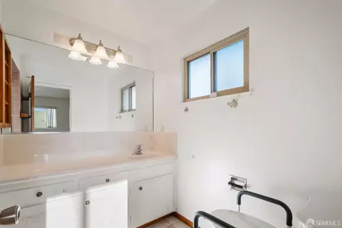 Bath - 4257 Heights Ave, Pittsburg, CA 94565 photo 2 of 3