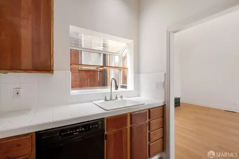 Kitchen - 628 Gates St, San Francisco, CA 94110 photo 2 of 6