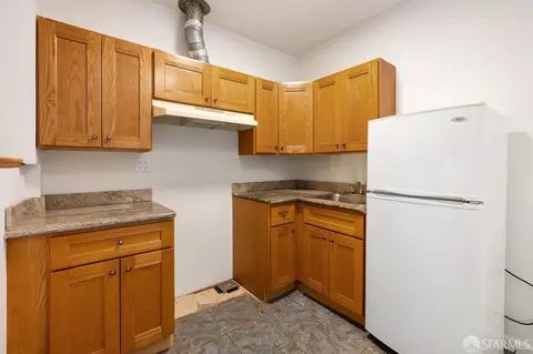 Kitchen - 628 Gates St, San Francisco, CA 94110 photo 6 of 6