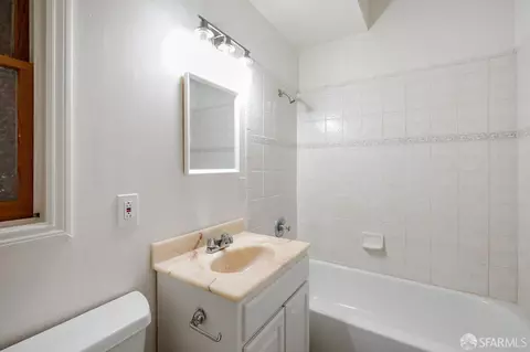 Bath - 628 Gates St, San Francisco, CA 94110 photo 3 of 4
