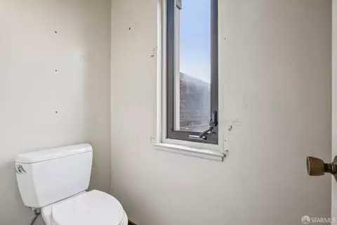 Bath - 19 Gateview Ct, San Francisco, CA 94116 photo 4 of 6