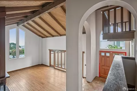 Entry Way - 19 Gateview Ct, San Francisco, CA 94116 photo 4 of 8