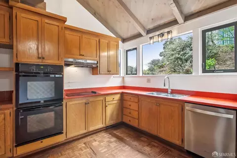 Kitchen - 19 Gateview Ct, San Francisco, CA 94116 photo 9 of 12