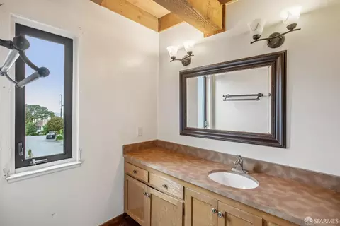 Bath - 19 Gateview Ct, San Francisco, CA 94116 photo 1 of 6