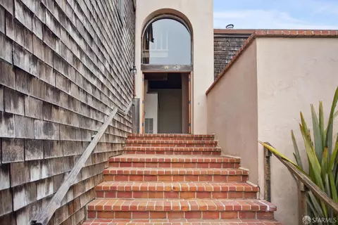 Exterior - 19 Gateview Ct, San Francisco, CA 94116 photo 3 of 15
