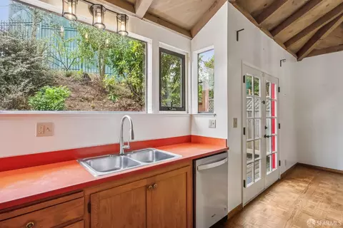 Kitchen - 19 Gateview Ct, San Francisco, CA 94116 photo 10 of 12