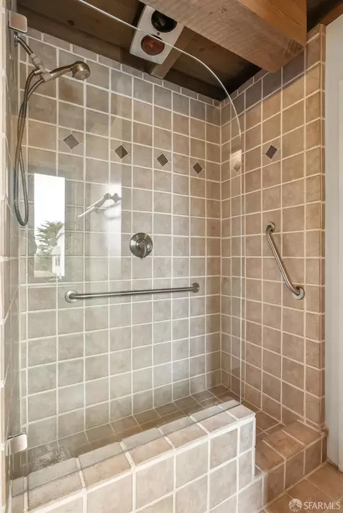 Bath - 19 Gateview Ct, San Francisco, CA 94116 photo 3 of 6