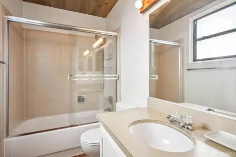 Bath - 19 Gateview Ct, San Francisco, CA 94116 photo 5 of 6