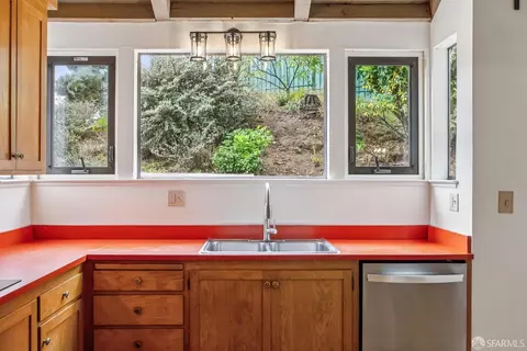 Kitchen - 19 Gateview Ct, San Francisco, CA 94116 photo 8 of 12
