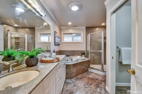 Bath - 1138 Everglades Dr, Pacifica, CA 94044 photo 1 of 5