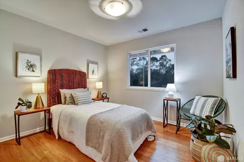 Bedroom - 1138 Everglades Dr, Pacifica, CA 94044 photo 6 of 10