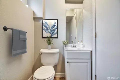 Bath - 1138 Everglades Dr, Pacifica, CA 94044 photo 5 of 5