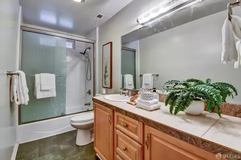 Bath - 1138 Everglades Dr, Pacifica, CA 94044 photo 2 of 5