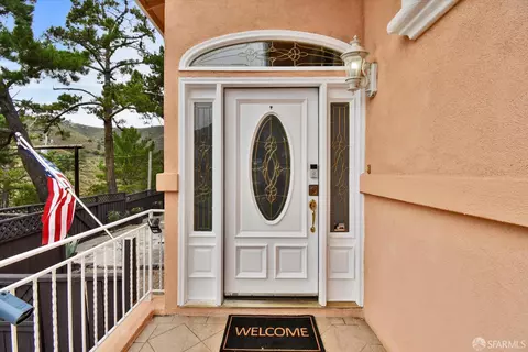 Entry Way - 1138 Everglades Dr, Pacifica, CA 94044 photo 1 of 2