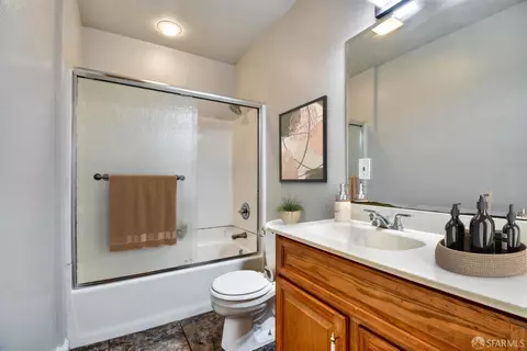 Bath - 1138 Everglades Dr, Pacifica, CA 94044 photo 4 of 5