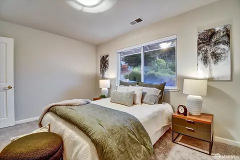Bedroom - 1138 Everglades Dr, Pacifica, CA 94044 photo 3 of 10