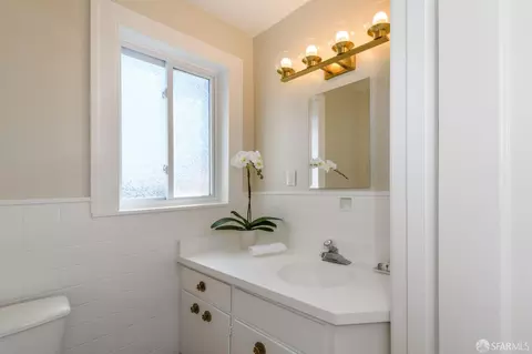 Bath - 62 Aztec St, San Francisco, CA 94110 photo 3 of 5