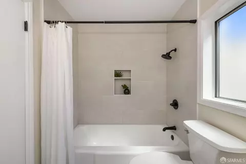 Bath - 62 Aztec St, San Francisco, CA 94110 photo 2 of 5