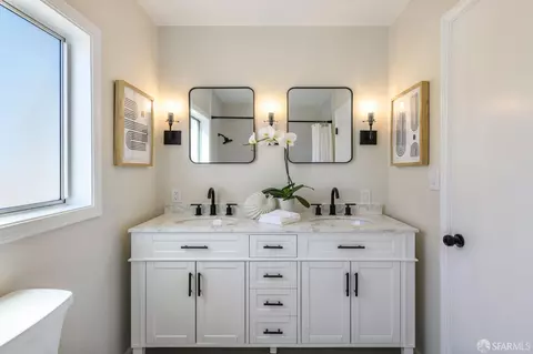Bath - 62 Aztec St, San Francisco, CA 94110 photo 1 of 5