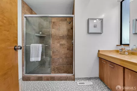 Bath - 520 Coventry Rd, Kensington, CA 94707 photo 2 of 5