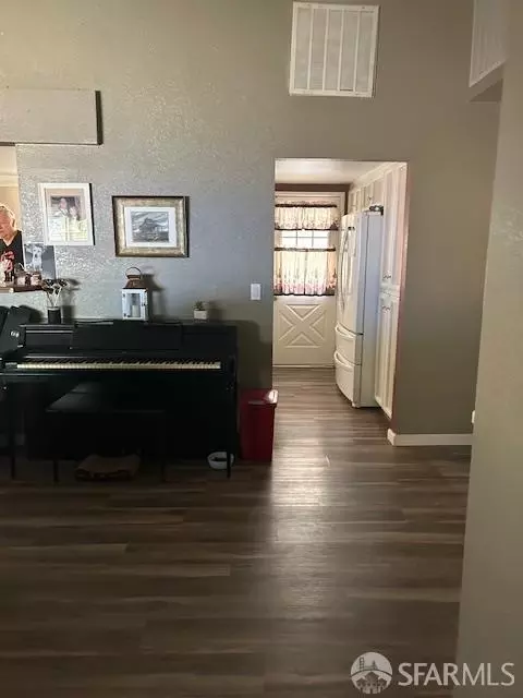 Entry Way - 19481 N Rambling Oak Dr, Redding, CA 96003 photo 2 of 2