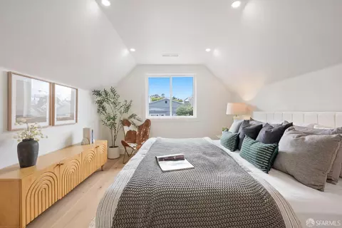 Bedroom - 3237 Harrison St, San Francisco, CA 94110 photo 3 of 10