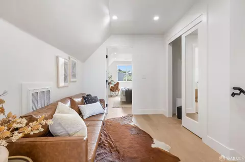 Entry Way - 3237 Harrison St, San Francisco, CA 94110 photo 3 of 7