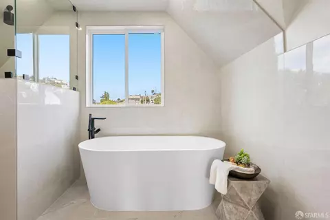 Bath - 3237 Harrison St, San Francisco, CA 94110 photo 6 of 9