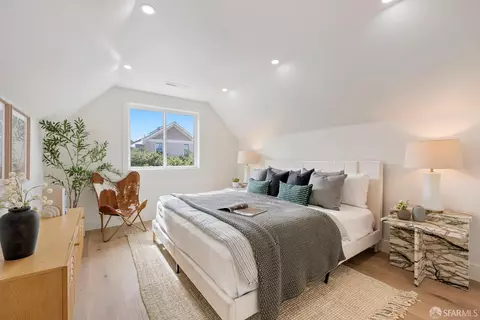 Bedroom - 3237 Harrison St, San Francisco, CA 94110 photo 4 of 10