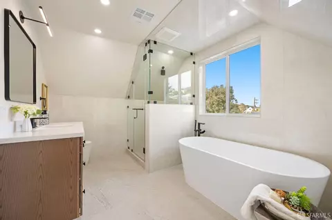 Bath - 3237 Harrison St, San Francisco, CA 94110 photo 4 of 9