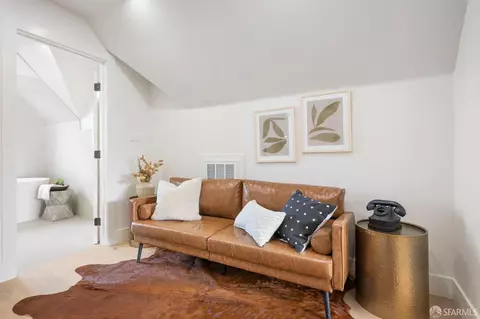 Entry Way - 3237 Harrison St, San Francisco, CA 94110 photo 4 of 7