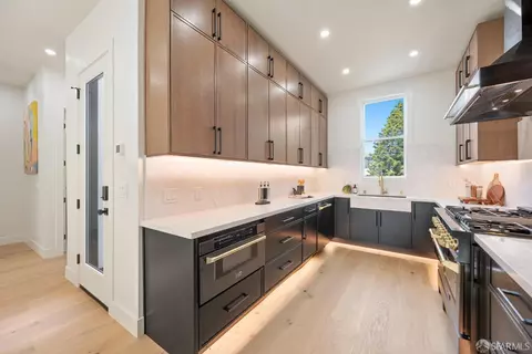Kitchen - 3237 Harrison St, San Francisco, CA 94110 photo 5 of 11
