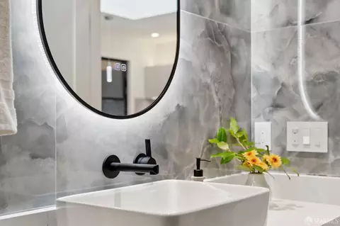 Bath - 567 45th Ave, San Francisco, CA 94121 photo 2 of 10