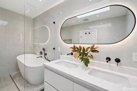 Bath - 567 45th Ave, San Francisco, CA 94121 photo 3 of 10