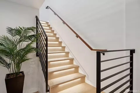 Entry Way - 567 45th Ave, San Francisco, CA 94121 photo 1 of 2