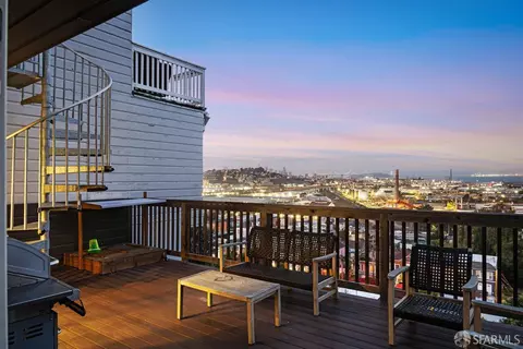 Exterior - 130 Bridgeview Dr, San Francisco, CA 94124 photo 9 of 9