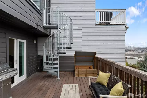 Exterior - 130 Bridgeview Dr, San Francisco, CA 94124 photo 5 of 9