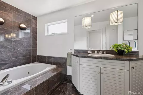 Bath - 44 Mountain Spring Ave, San Francisco, CA 94114 photo 1 of 5