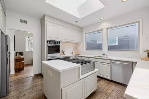 Kitchen - 44 Mountain Spring Ave, San Francisco, CA 94114 photo 2 of 2