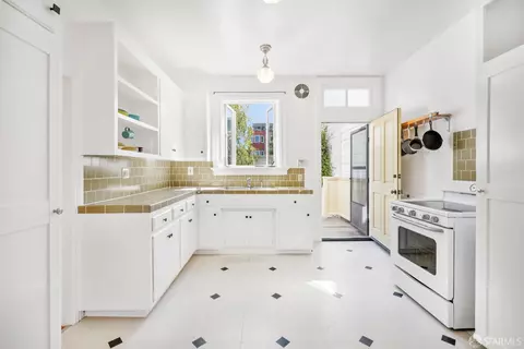 Kitchen - 4047 Cesar Chavez St, San Francisco, CA 94131 photo 4 of 6