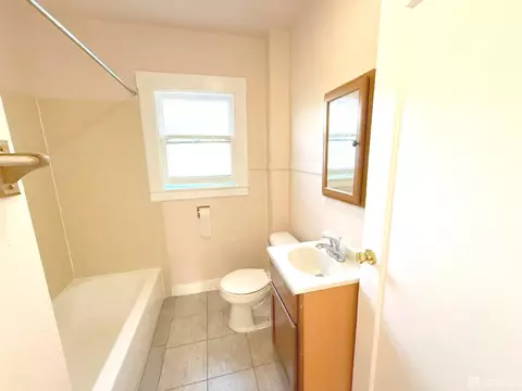 Bath - 1233 60th Ave, Oakland, CA 94621 photo 2 of 2